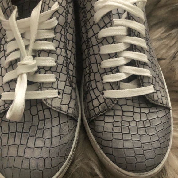 Diba True Low-top Women's White Abbot Snakeskin Embossed Sneaker. NEW!! Size 7.5 - Picture 5 of 8